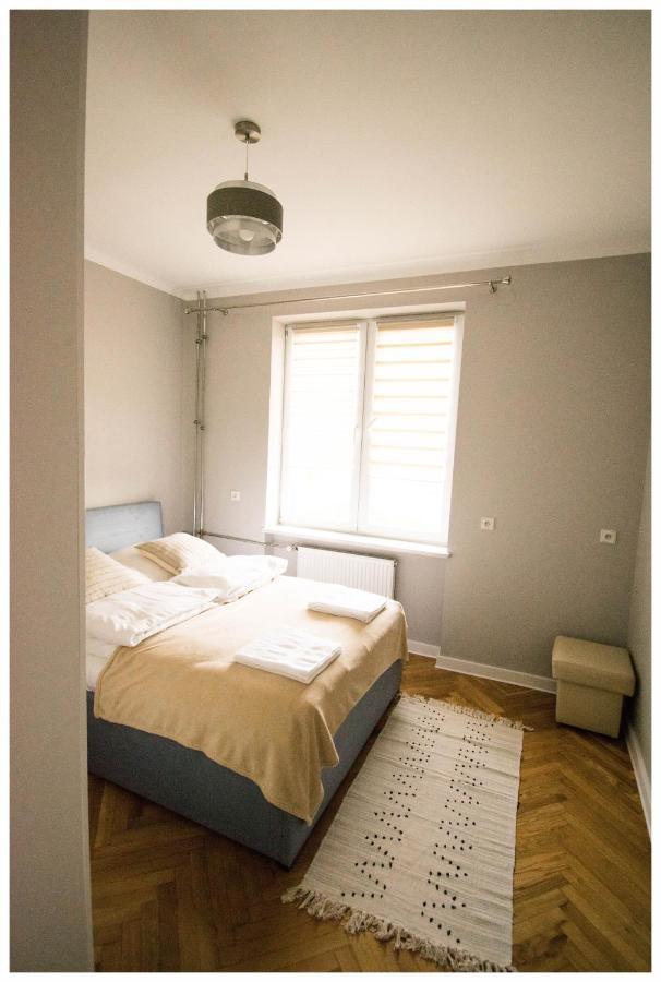 Color 24 Iii Apartment