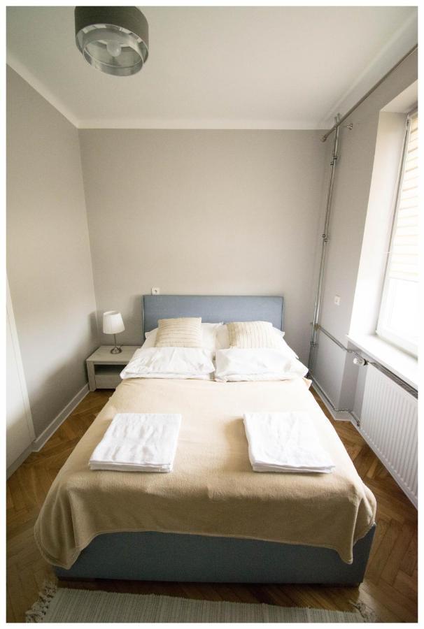 Color 24 Iii Apartment *