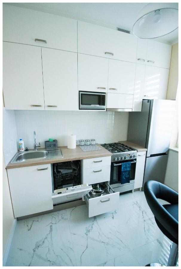 Color 24 Iii Apartment *